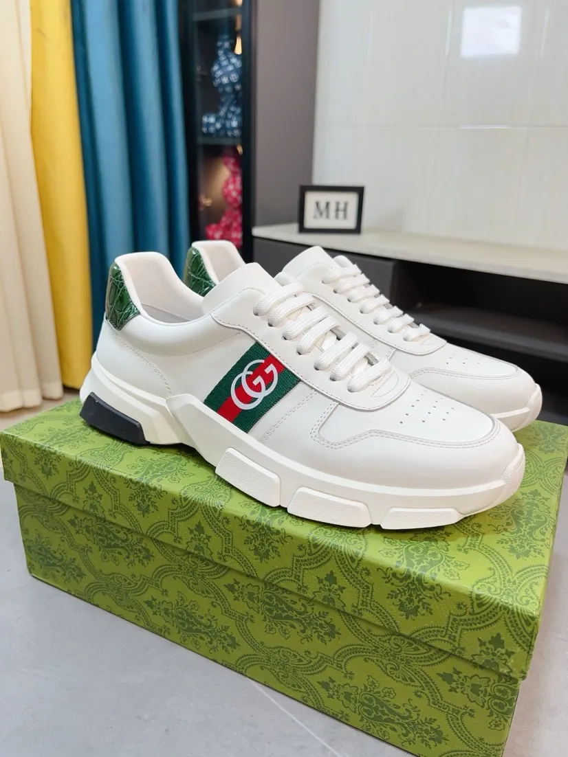 Men's shoes 💰560🌹🌹GUCCI [Gucci] New high-end brand of men's shoes, the latest fashionable casual men's shoes, trendy and versatile, relaxed and sporty style, uppers imported from Italy, first-layer cowhide, genuine leather lining, and ultra-fine workmanship. Original personalized fashionable rubber wear-resistant outsole, light and comfortable on the foot, size 38-44